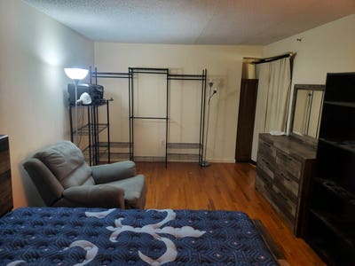 Large Furnished Room, Convenient Location Main Photo