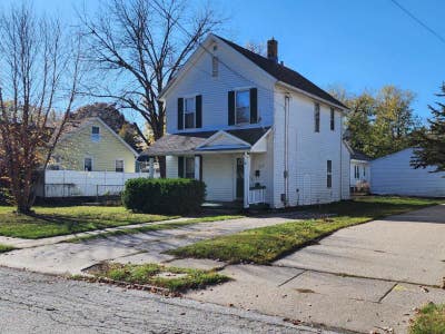 2330 Grand Avenue DavenportIowa Main Photo