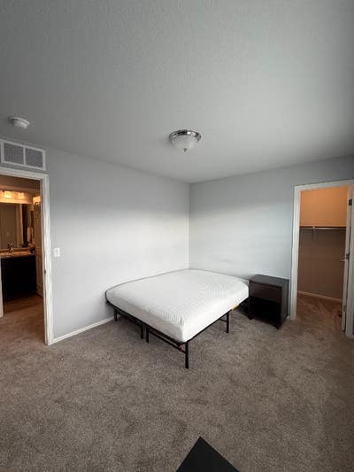 Move In ready! Brand new Bed just shipped today!  Main Photo