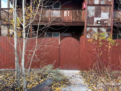 Lower Level 1 bd with fenced yard Main Photo