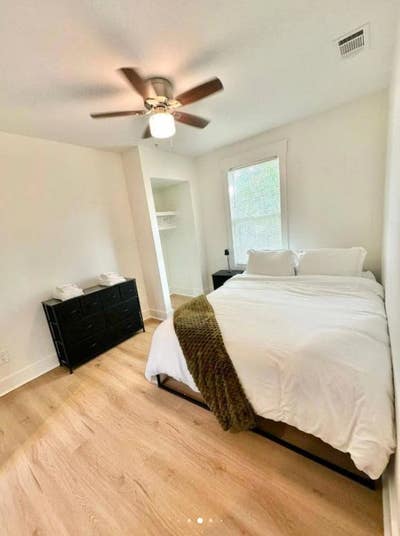 Private Queen Rooms • Work Desk • All Utilities I Main Photo