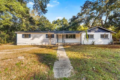 Spacious 3 Bed Bath Duplex_Great LocationUpgraded Main Photo