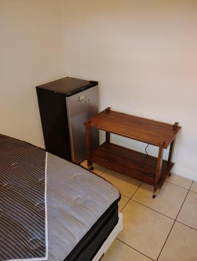 House on a lake has room for rent $700 monthly Main Photo