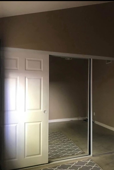 Room for rent in Winnetka Home Main Photo