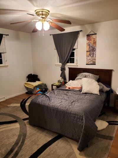 Looking to share house with roommate  Main Photo