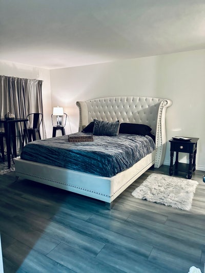 Private Entrance Large primary W/ bathroom Main Photo