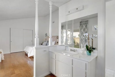 Master bedroom with bathroom for rent Main Photo