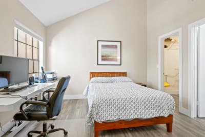 Private Room with Walk_in Closet & Ensuite Privat Main Photo