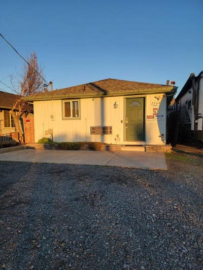 Charming 1 Bedroom Bath Duplex_Utilities Included  Main Photo