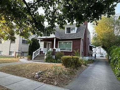 Female Housing: Shared Room 9A Main Photo