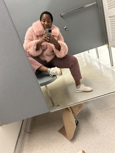 Student Female seeks a large room Main Photo