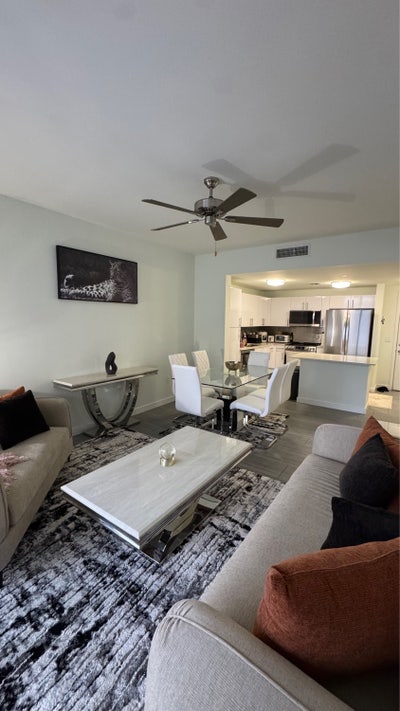 Circle Hollywood  Main Photo