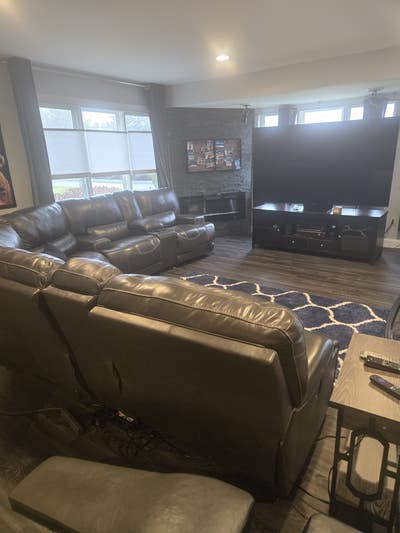 Beautiful townhouse lower level three rooms Main Photo