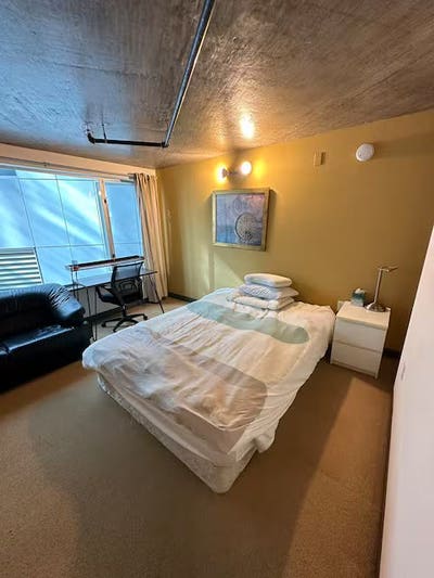 Centralized Private Room and Bathroom big window Main Photo