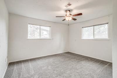 Cozy Private Room in Golden CommunityLiving Home Main Photo