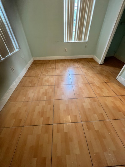 Nicespacious room available in a clean and quiet h Main Photo