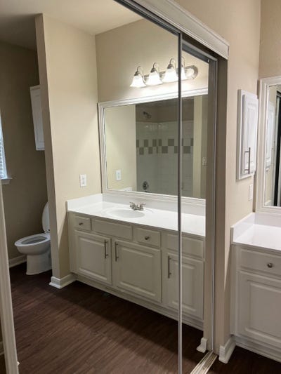 Furnished bedroom & private bathroom Main Photo