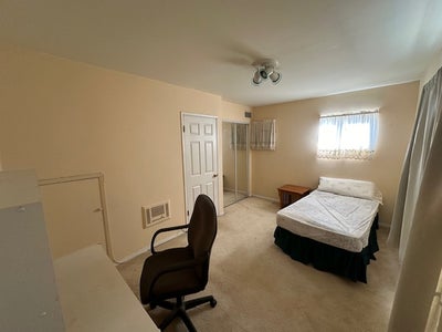 Looking 4 female roommate to share w/ another lady Main Photo