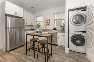 Room Rentals in 5 Bedroom Apartment  Main Photo