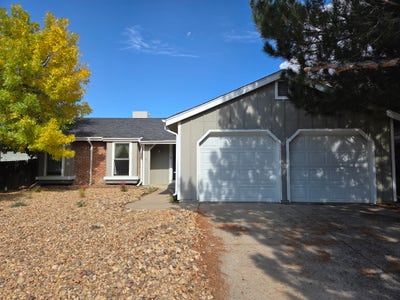 Private room/bath and garage for rent Main Photo