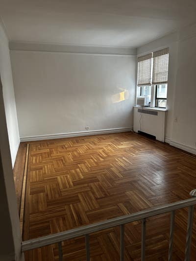 Bright top floor apartment  Main Photo