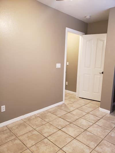 Premium Room in Safe, Convenient Southwest  Main Photo