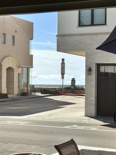 Few steps to the beach  Main Photo