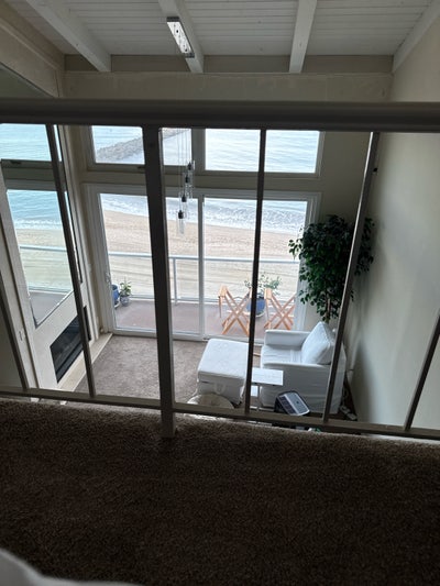 Oceanfront Private room and bathroom  Main Photo