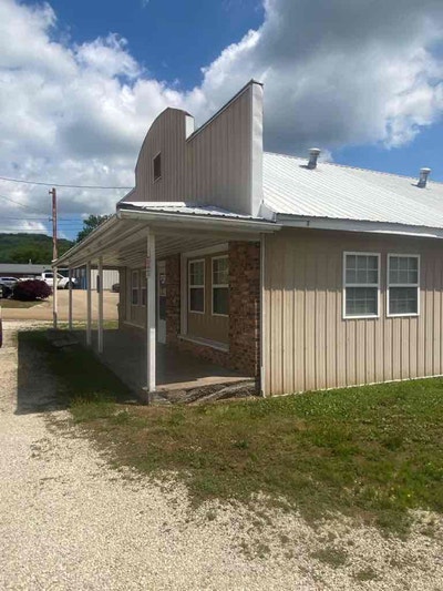 Big Front PorchSpacious open concept living Main Photo