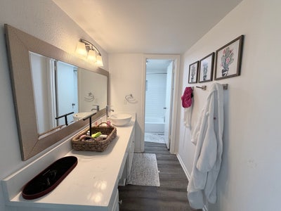 Private Upstairs Primary Suite w/Full Bath Main Photo