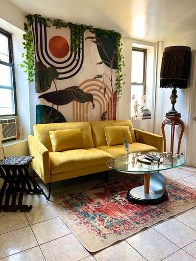 Vibrant and sunny apt available downtown!  Main Photo