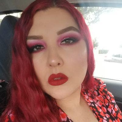 I'm a young creative 47 year old woman. I man... Main Photo