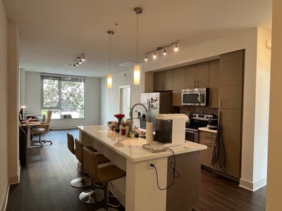 Private 1Bed/1Bath in DTLA–Female Roommate Wanted! Main Photo