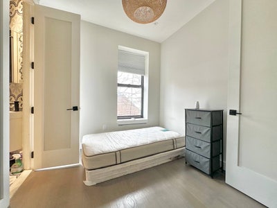 🛁 Rooms w/ Private En-Suite Bath  Main Photo