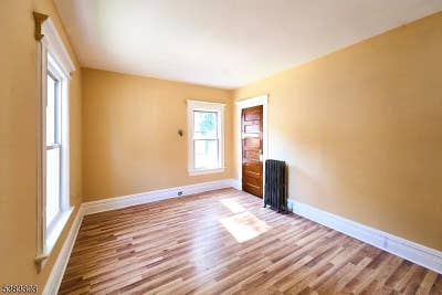 Quiet room for mature person in Orange, NJ Main Photo