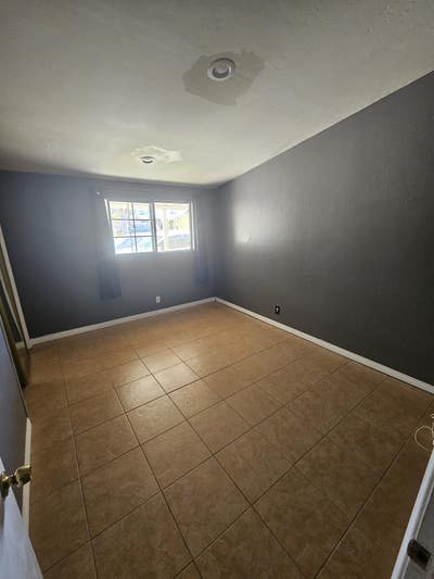 Private Bedroom for Rent – Shared Bath & Amenities Main Photo