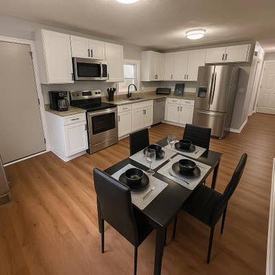 3 bed 1 bath Fully Renovated!  1 HUGE Master Room  Main Photo