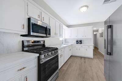  Upgraded North Houston Rooms with Premium Ameniti Main Photo