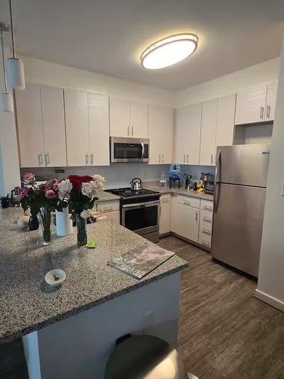 Stylish Brentwood 1BR w/ Parking, WiFi & Laundry Main Photo