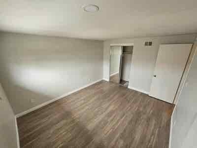 Master Bedroom w/Private bath Main Photo