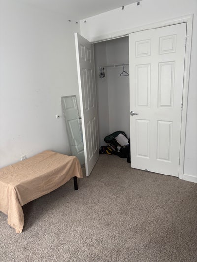 Large Room  Main Photo