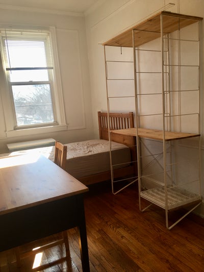 $830 / 1br - Room for Rent in Sunnyside Main Photo