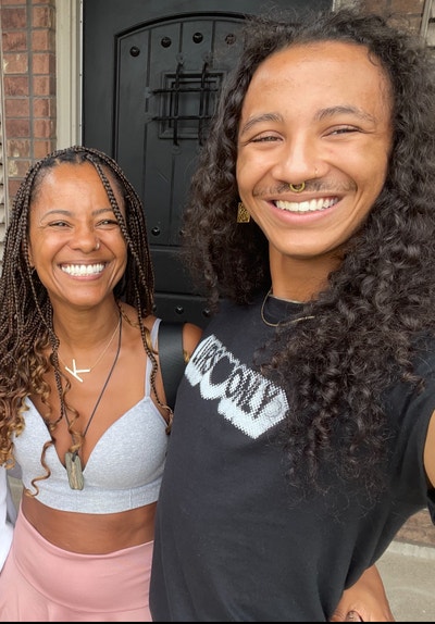  I  am  a  professional  female  aged 46 who ... Main Photo