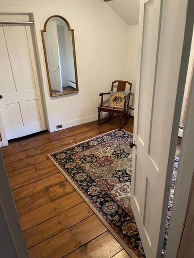 Room for rent available now  Main Photo