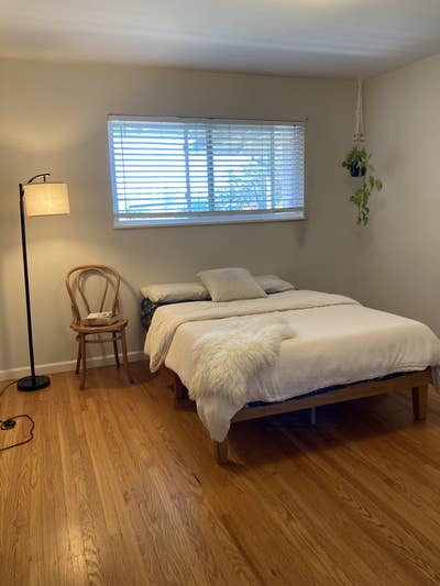 Lovely Bedroom for Rent Main Photo