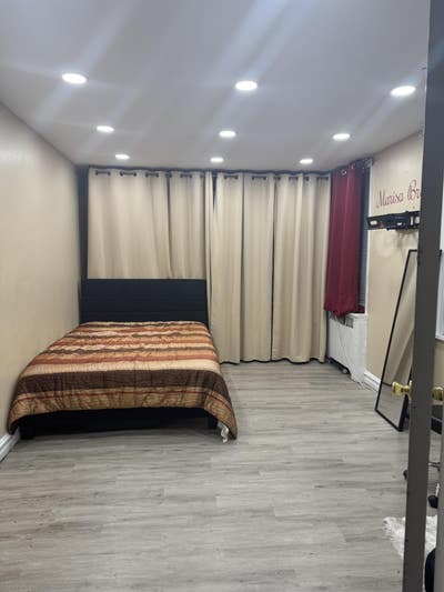 Large, sunny room for rent 10mins from Fordham U Main Photo