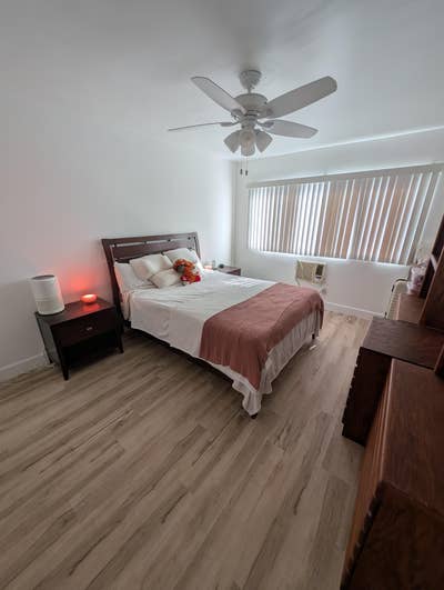 Room for rent in a huge apartment in Sherman Oaks Main Photo