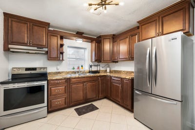  Bright, Updated Room with Workspace & AllInclusiv Main Photo