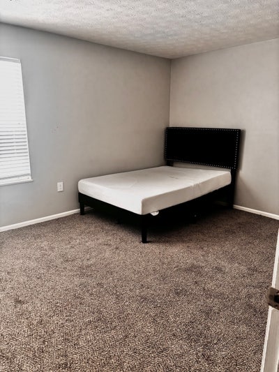 Room + Private Bath for rent in Highland Heights Main Photo
