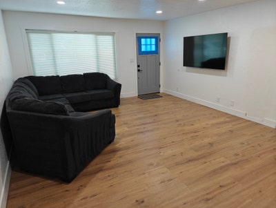 2 Rooms for Rent Main Photo